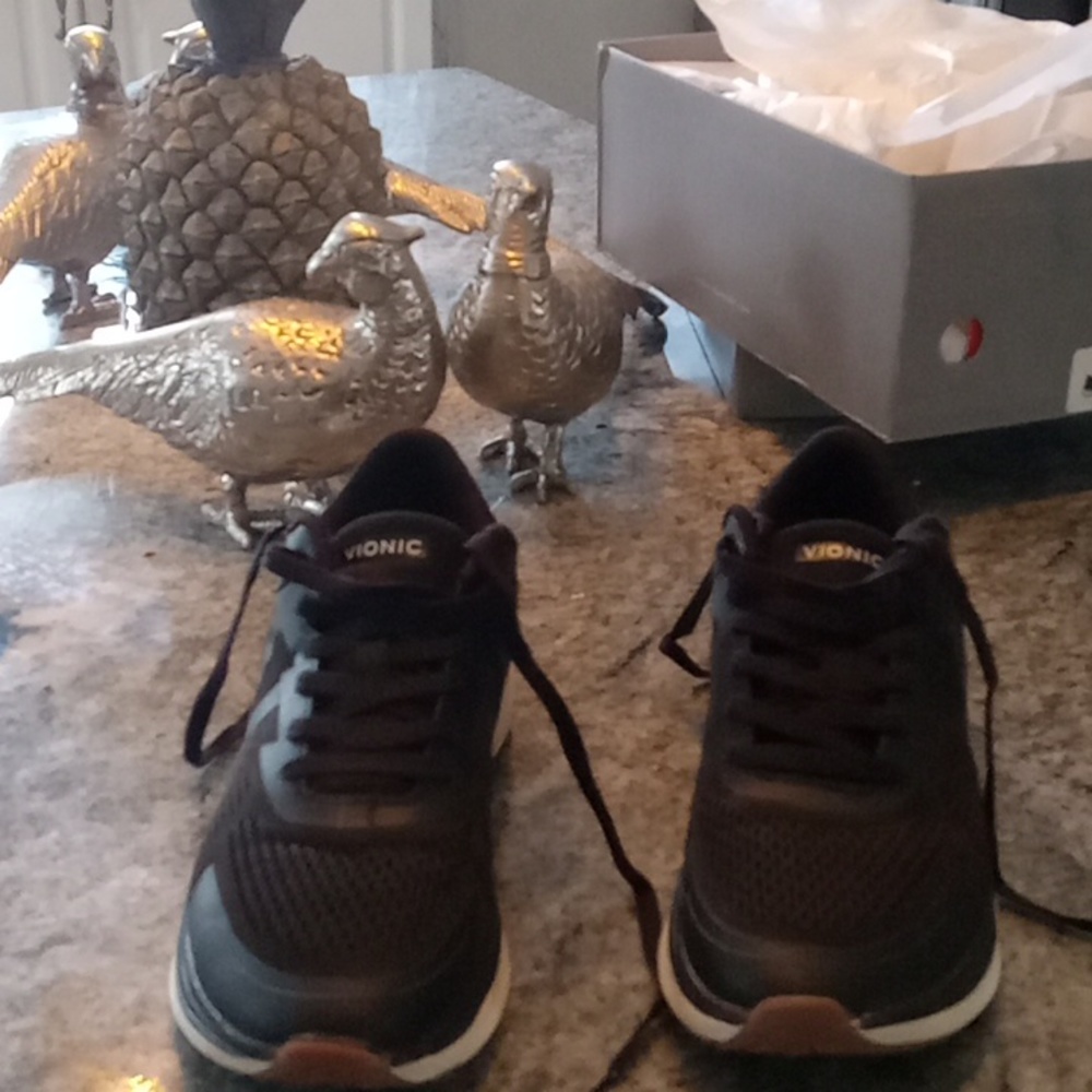 Women vionic sneakers